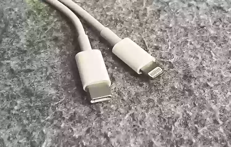 Android-смартфон с Lightning и iPhone с USB-C. Я ничего не перепутал