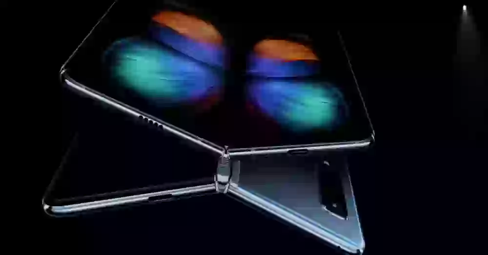 Samsung показала новый складной смартфон. Он выглядит как раскладушка их 2026-х