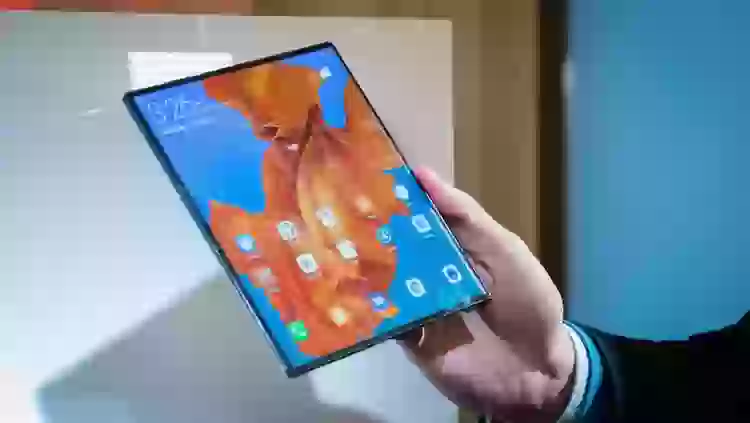 Почему Huawei выпустит складной Mate X в России с опозданием